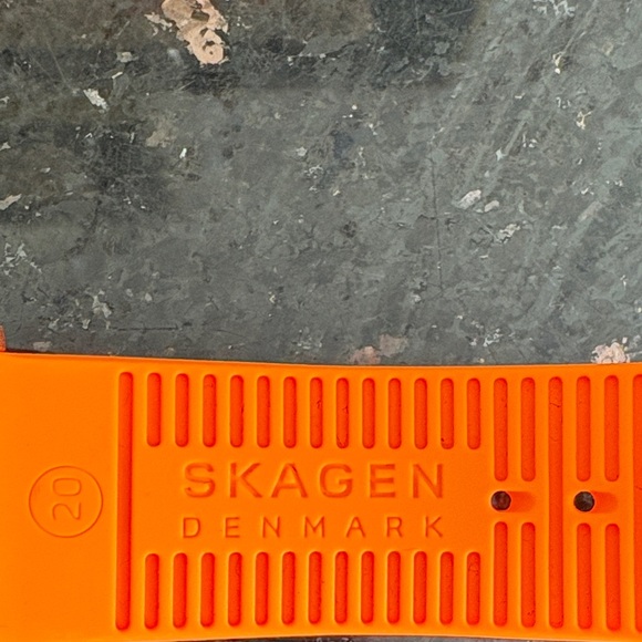 SKAGEN Unisex Quartz Analog Rubber Watch DENMARK Vibrant Orange. New never used. - Picture 6 of 8